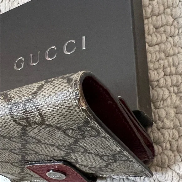 Gucci Women’s GG Beige and Burgundy Wallet - Picture 7 of 11